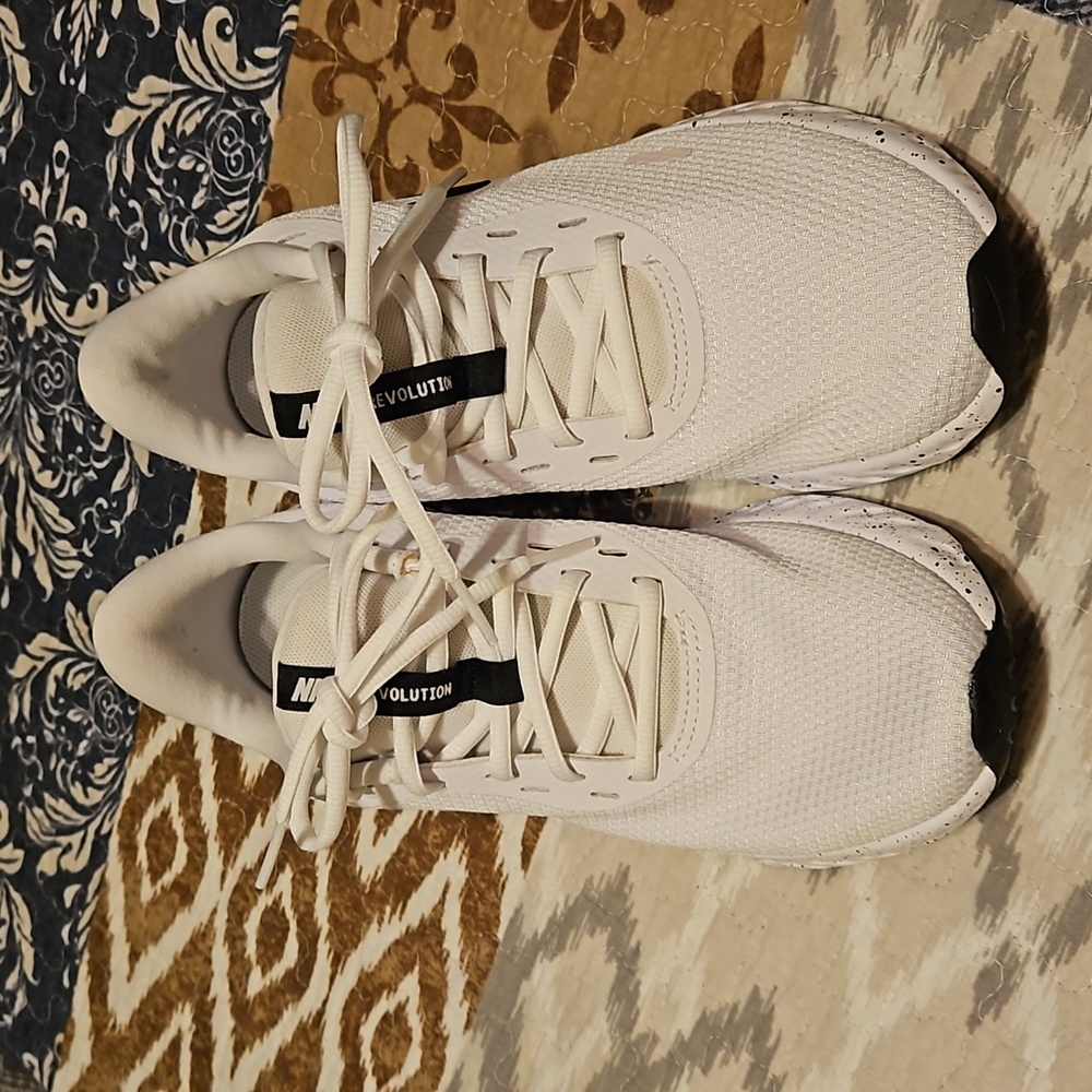 Size 8 nike walking